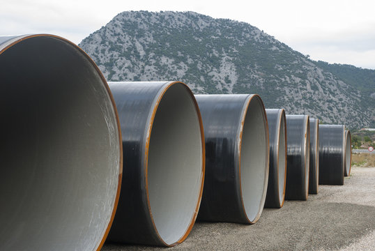 Large diameter metal pipes