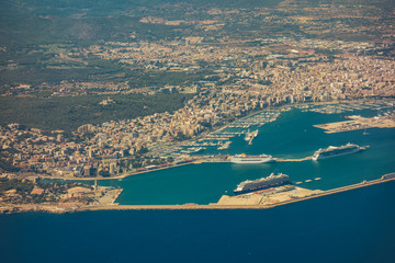 panoramic overview of palma de mallorca © Robert Herhold