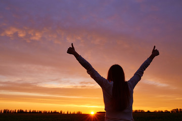 Fototapeta premium Silhouette of a girl enjoying sunset