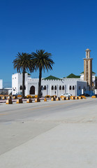Marocco, Nord Africa: la moschea al porto di Tangeri, città africana sulla costa del Maghreb