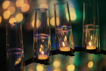 アーチに飾られたキャンドル