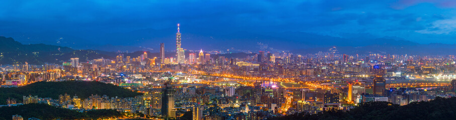 Fototapeta na wymiar City of Taipei skyline at twilight in Taiwan