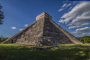 Fototapeta na wymiar Pyramid in Tulum Mexico
