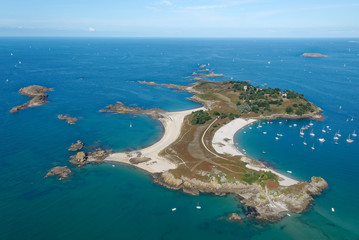 Naklejka premium Ile des Hébihens - vue aérienne depuis le sud
