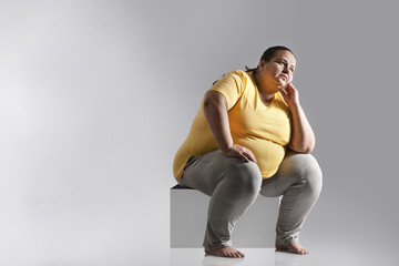 Obese woman thinking - obrazy, fototapety, plakaty