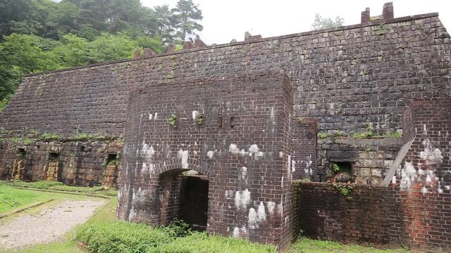 東洋のマチュピチュ・別子銅山東平地区の貯鉱庫跡と産業遺産（愛媛県新居浜市）