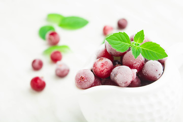 Cranberry with ice in sauce pane with green mint
