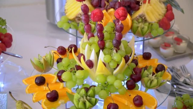 buffet: fruit looks beautiful on the plate.