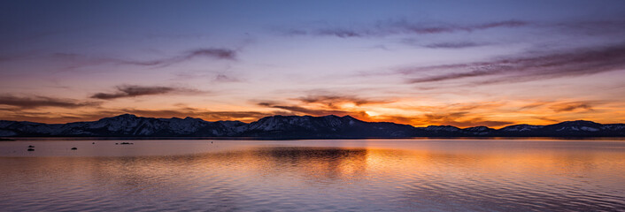 Fototapeta na wymiar Sunset Over Tahoe