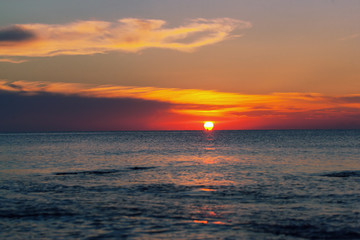 Fototapeta na wymiar Sunrise at sea