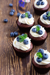 Obraz na płótnie Canvas Blueberry and cream cheese chocolate cupcake