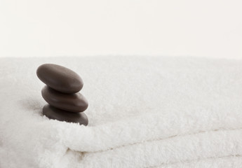 Obraz na płótnie Canvas Stacked massage stones on a towel 