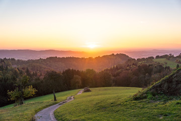 Fototapeta premium Ebersburg im Sonnenuntergang