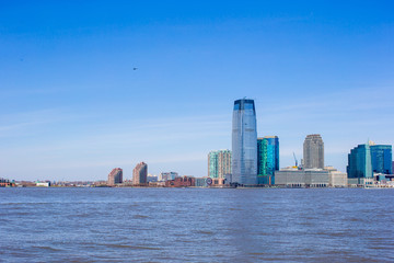 Fototapeta premium View of the statue of liberty from Battery Park
