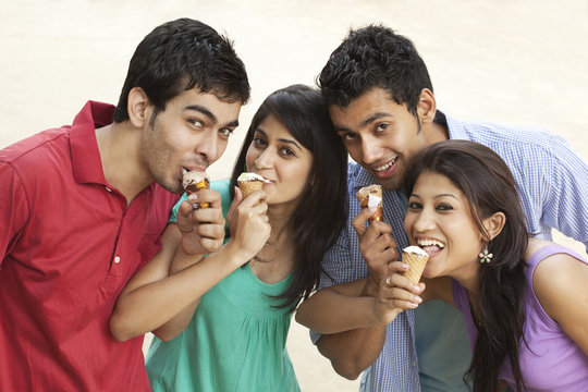 Portrait of couples eating ice cream 
