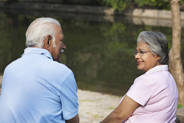 Fototapeta premium Relaxed couple spending time at park 