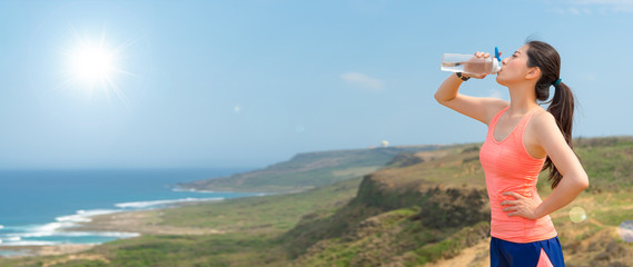 athlete jogger holding the bottle drinking water