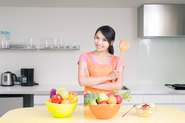 Obraz na płótnie Canvas beauty housewife in kitchen