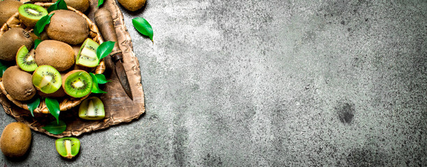 Fresh kiwi fruit in the basket.