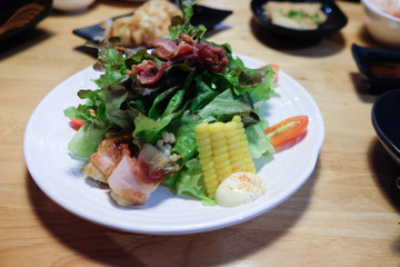 Vegetable salad with corn and bacon