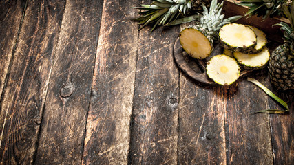 Fototapeta na wymiar Sliced fresh pineapple.