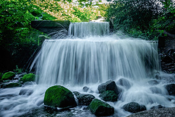 Fototapeta premium Small waterfall in a city park at Hamburg