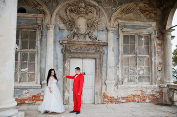 Naklejka premium Lovely newlyweds dancing outdoor with an outstanding view of an old building with columns.