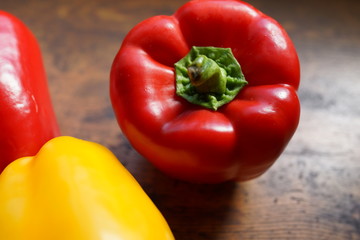 パプリカ　カラーピーマン　グリーンペッパー　サラダ　野菜　ベジタブル　ビタミン　赤　黄