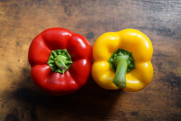 パプリカ　カラーピーマン　グリーンペッパー　サラダ　野菜　ベジタブル　ビタミン　赤　黄