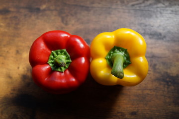 パプリカ　カラーピーマン　グリーンペッパー　サラダ　野菜　ベジタブル　ビタミン　赤　黄