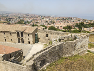 Fototapeta na wymiar Vista aerea del castello Normanno Svevo, Vibo Valentia, Calabria, Italia