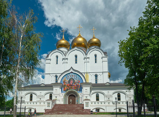 Fototapeta na wymiar Uspensky Cathedral in Yaroslavl Russia