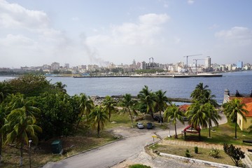 Fototapeta na wymiar Blick über Havanna auf Kuba von einer Festung, Karibik