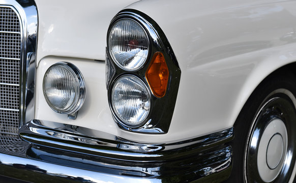 Daimler-Benz 250 SE