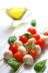 Obraz na płótnie Canvas Mozzarella, cherry tomatoes and basil 