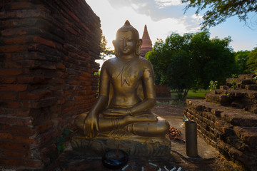 ミャンマーバガンの仏像