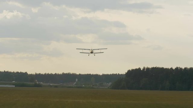 The plane is gaining ground- slowmotion 60fps
