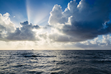 Fototapeta na wymiar Sunrise on the Ocean