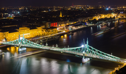 Fototapeta na wymiar Liberty Bridge in Budapest at night