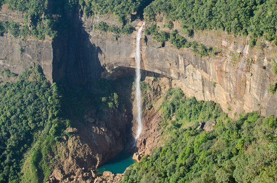 Nohkalikai Falls, Cherrapunji, India