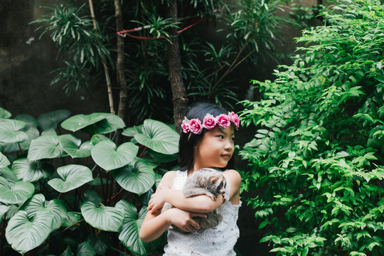 Girl portrait with slow loris in the open zoo