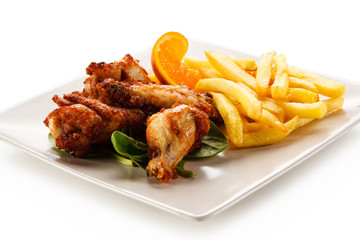 Grilled chicken wings and vegetables