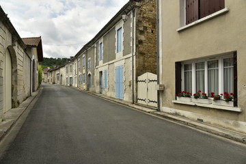 Fototapeta na wymiar L'une des rues typiques du Périgord Vert ,au village de Champagne-et-Fontaine