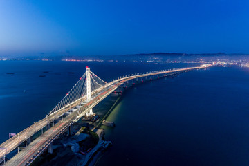 Fototapeta premium Blue hour white bridge