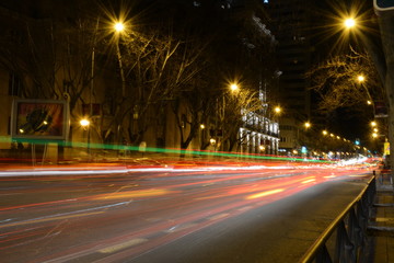 Fototapeta na wymiar Noches por Madrid, calles con exposición larga