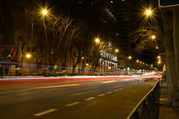 Fototapeta na wymiar Noches por Madrid, calles con exposición larga