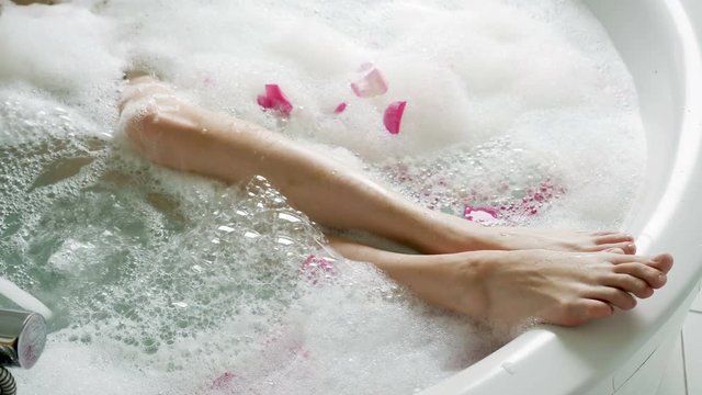 circular bubble bath is the girl with the legs