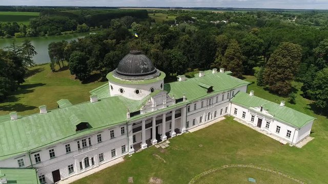 Palace and park Tarnowski in Kachanovka