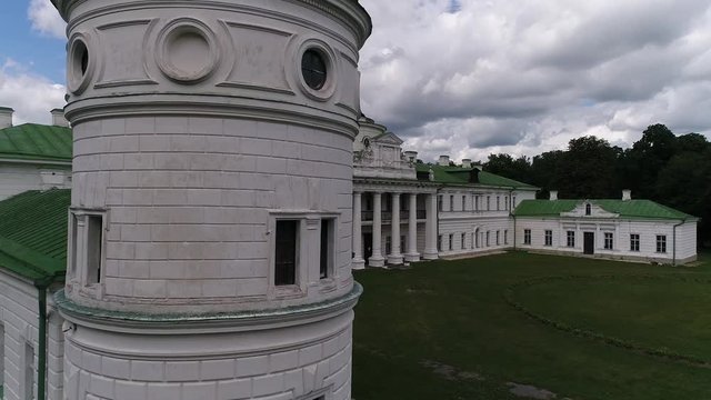 Palace and park Tarnowski in Kachanovka