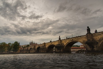 Fototapeta na wymiar Dramatic Prague Castle with cloudy sunset and Charles Bridge .